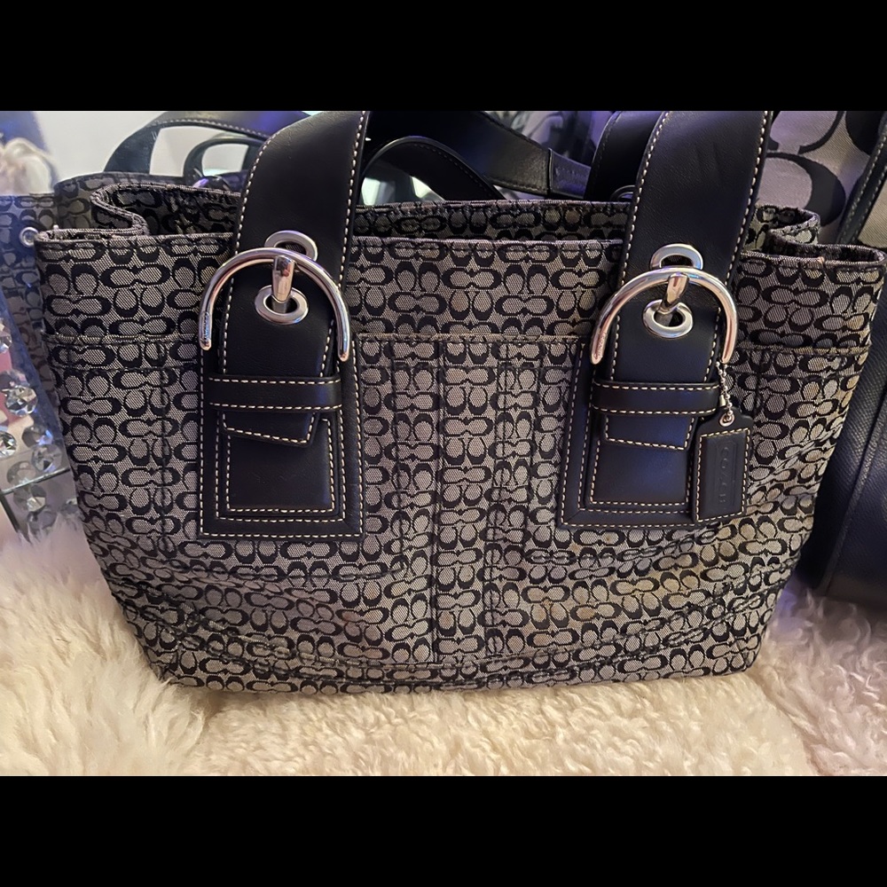 Coach - Picture 11 of 13